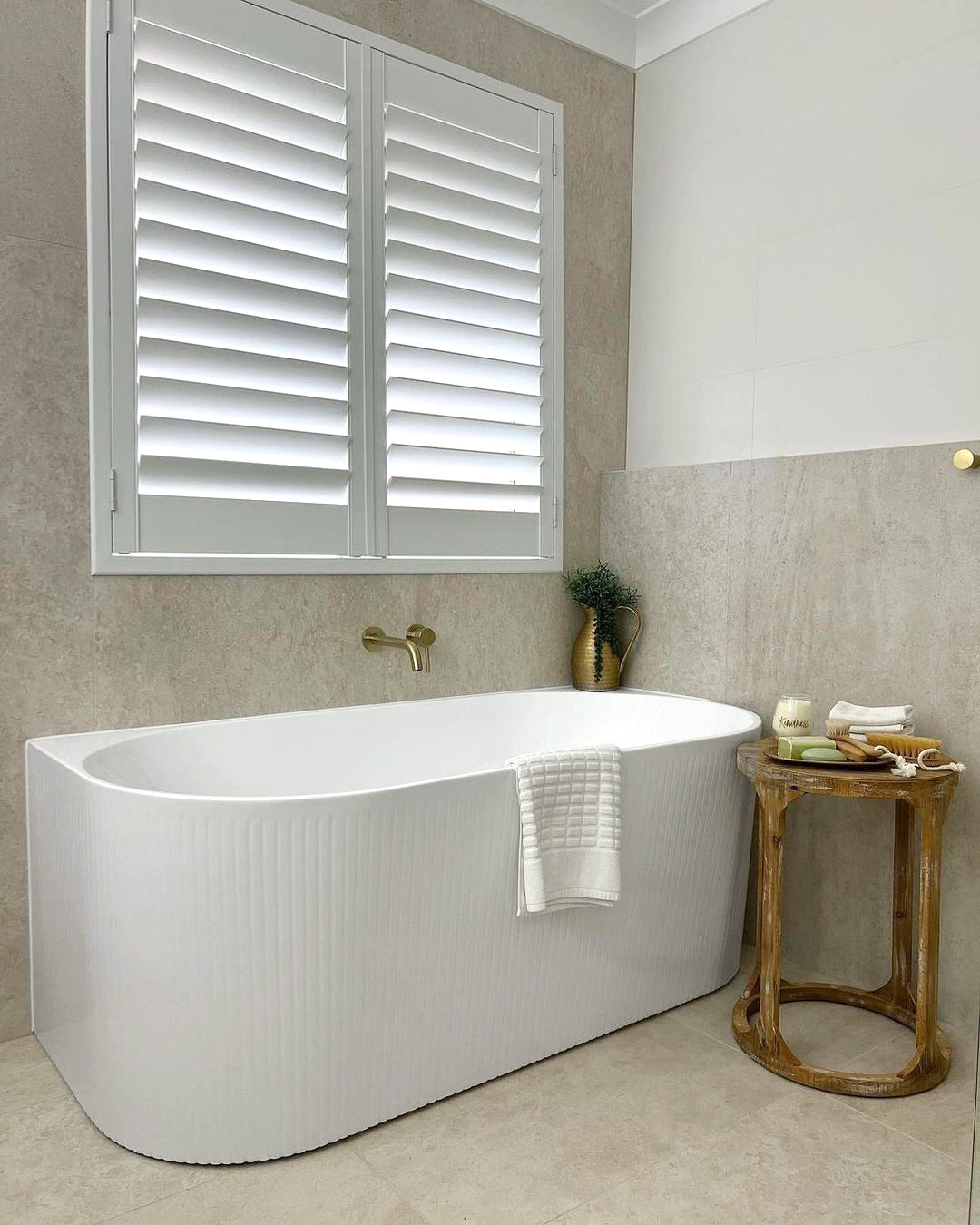 Attica Noosa 1500 Gloss White BTW Multi-fit Bath